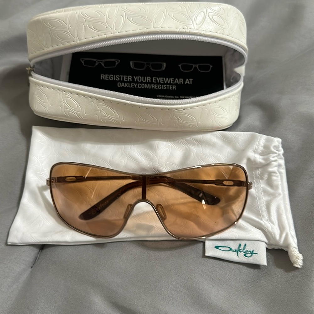 Oakley women’s sunglasses